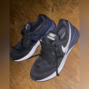 Women’s Nike Air Zoom Structure 22 Size 9.5